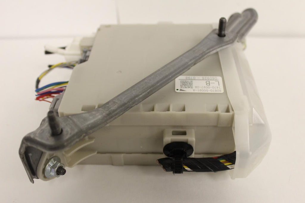 2007-2009 LEXUS LS460 82670-50110-A Cabin Fuse Box 2007-2009 LEXUS LS460 82670-50110-A Cabin Fuse Box
